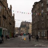 Cowgate Head, Blick auf Grassmarket und Edinburgh Castle