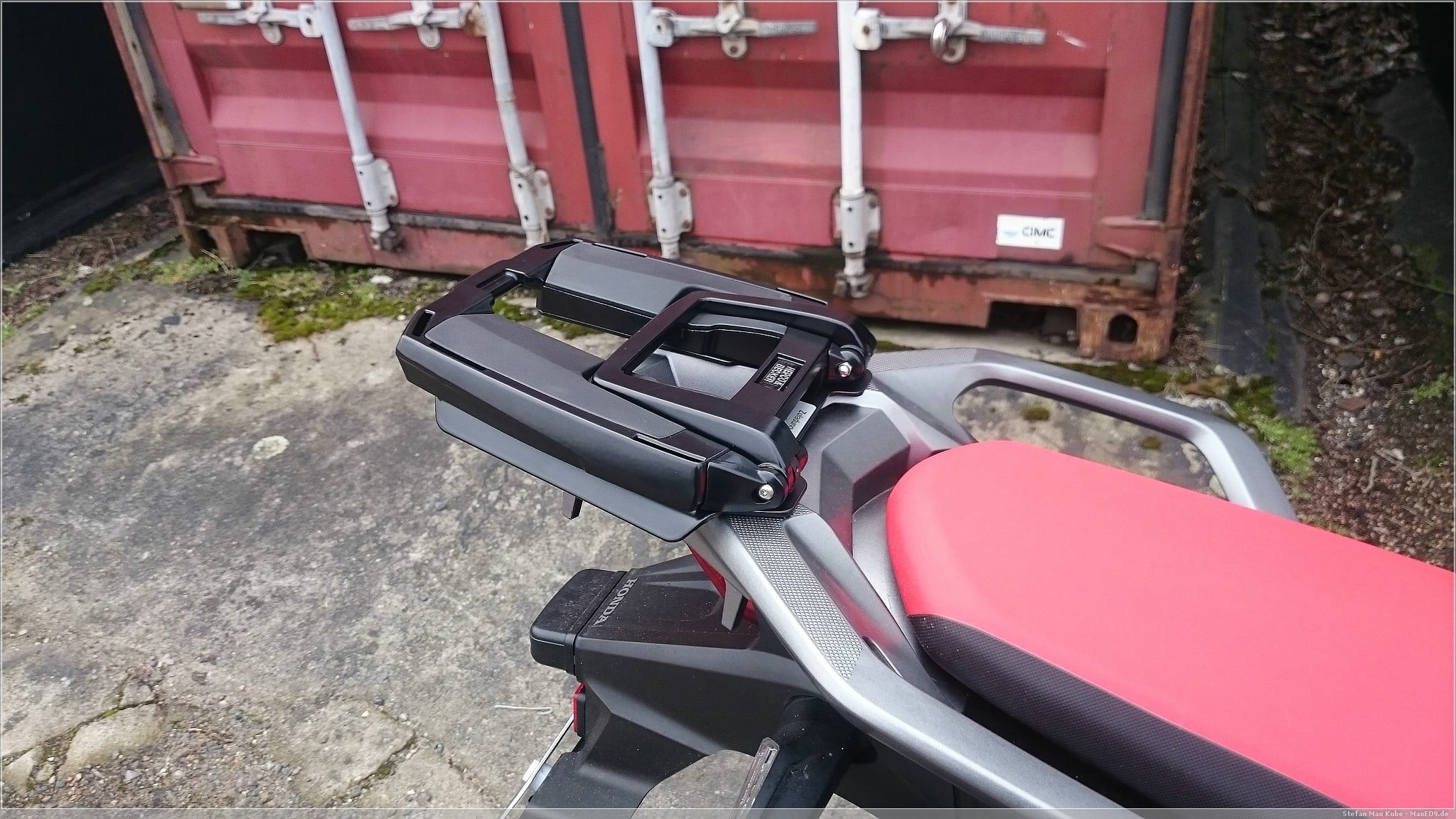 angebaut: Africa Twin CRF 1000 L im Reiseoutfit