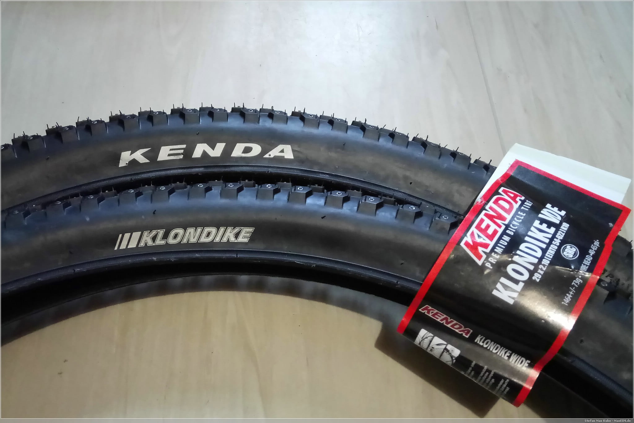 aufgezogen: Kenda Klondike – Spike-Reifen