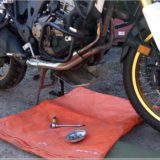 Honda Africa Twin: Skidplate entfernen