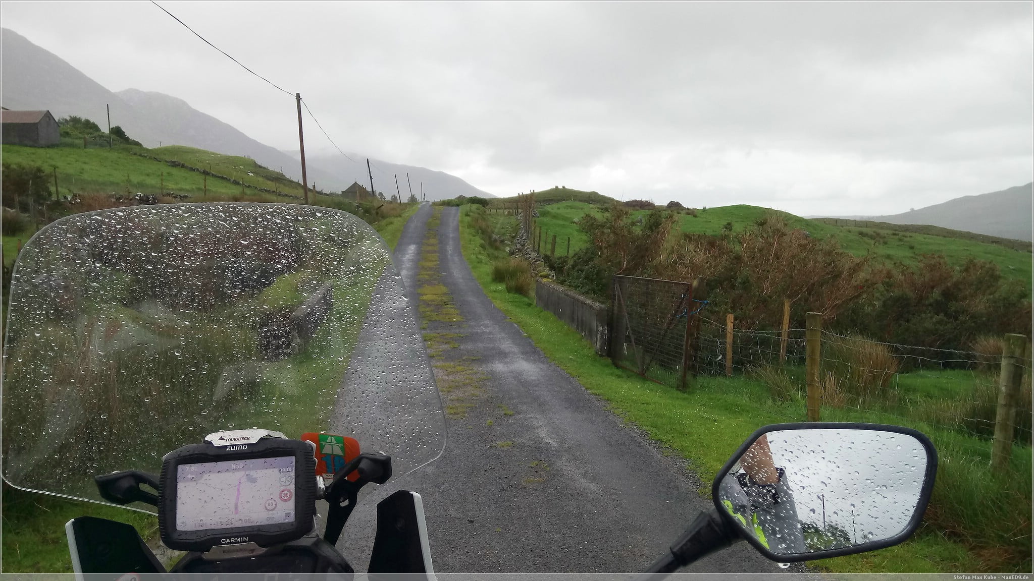 vorbei an Burgen zu den Cliffs of Moher