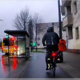 auch bei Regen mit dem Fahrrad zur Arbeit