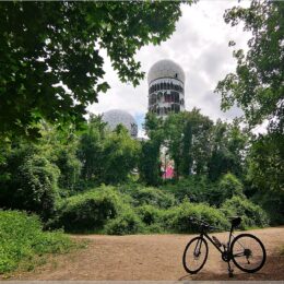Teufelsberg mit der ehemaligen Abhörstation