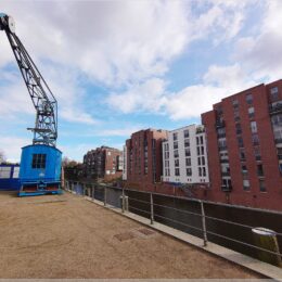 alter Kran am Osterbekkanal