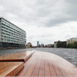 auf der Spree Richtung Osten