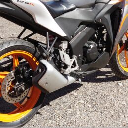 Metzeler Roadtec 01 auf Honda CBR125R