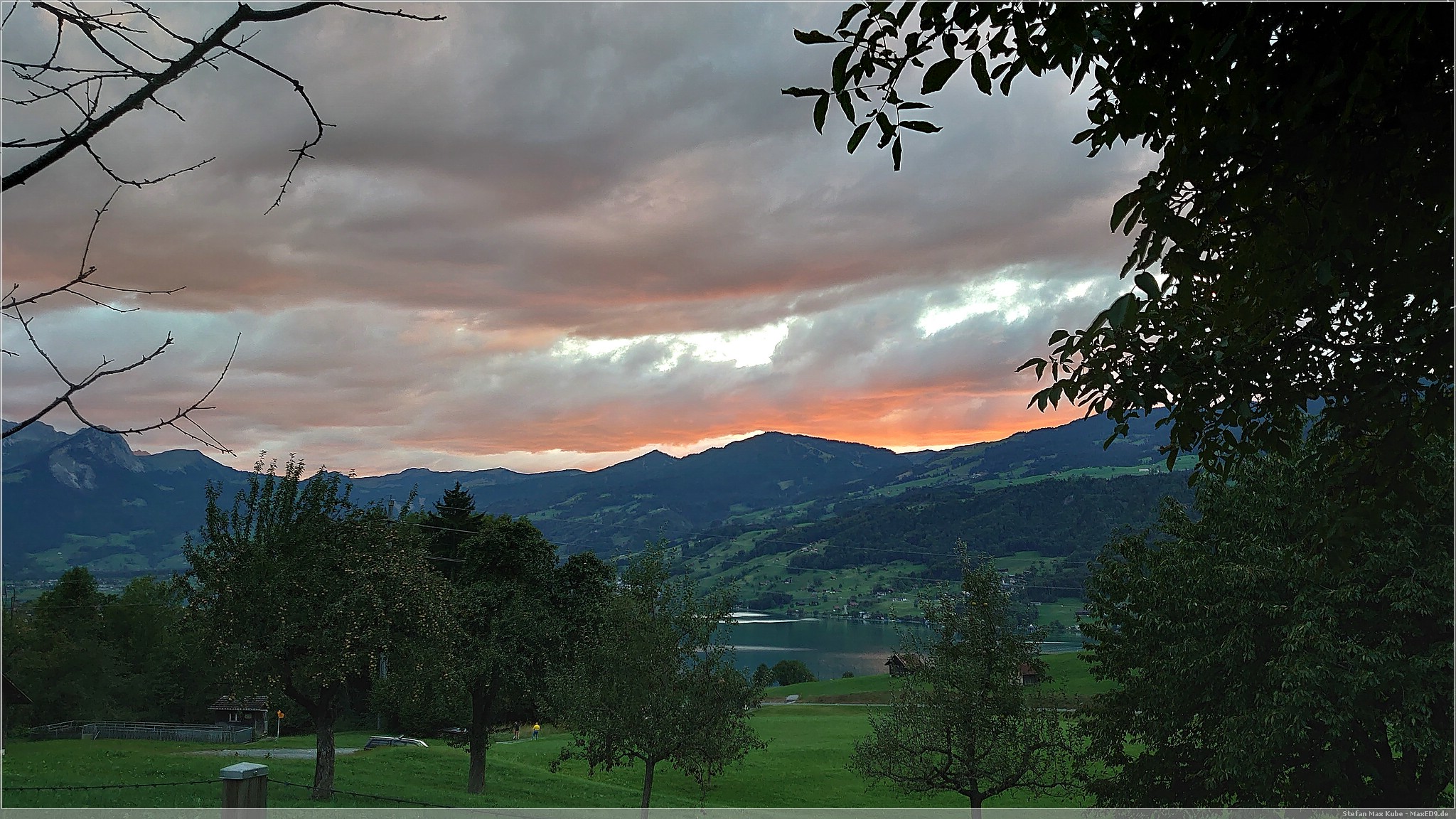 Abendrot über dem Sarnersee