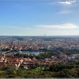 Aussicht auf Prag vom Petrin-Turm – Moldau, Prager Fernsehturm