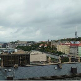Prager Fernsehturm, rechts