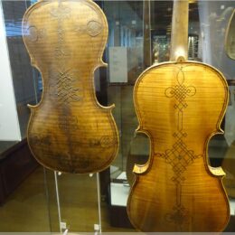 verzierte Violinenteile