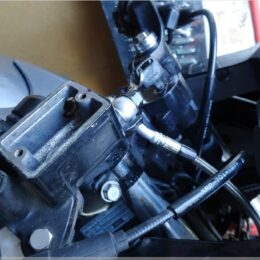 Bremsflüssigkeitbehälter vorn