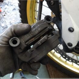 Bremsbeläge entnehmen