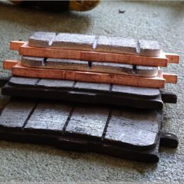 alte und neue Bremsbeläge