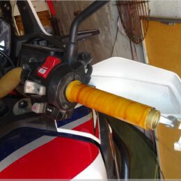 alten Griffgumm am Gasdrehgriff entfernt