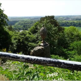 an der Statue