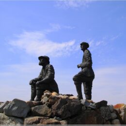 Heroes of the Hills, Collie and MacKenzie Statue