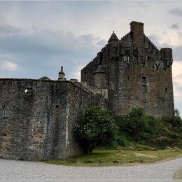 Eiliean Donan Castle