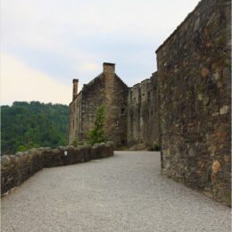 Eiliean Donan Castle