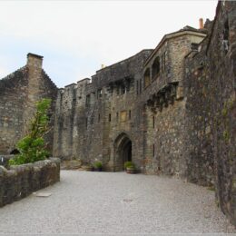 Eiliean Donan Castle