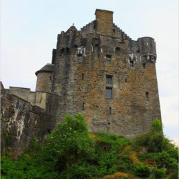 Eiliean Donan Castle