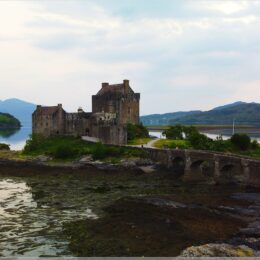 Eiliean Donan Castle