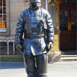 Statues citizen firefighter
