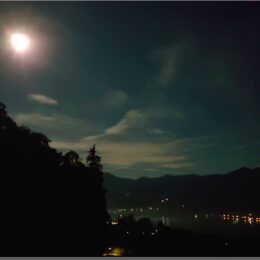 Mond über dem Sarnersee