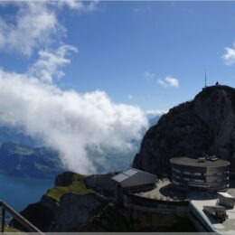Blick vom Aussichtspunkt, rechts der Gipfel Esel