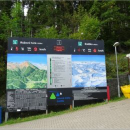 frisch auf der Schneekoppe mit 4 °C und 45 km/h Wind