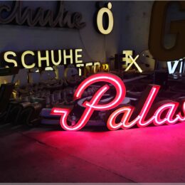 Film-Palast und Schuhe