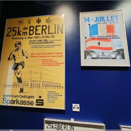 Plakate von Festivitäten der Alliierten in Berlin West