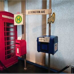 Telefonzelle und Briefkästen