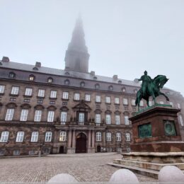 Christiansborg, davor Frederik VII