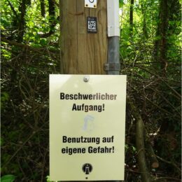 Hinweisschild: Beschwerlicher Aufgang