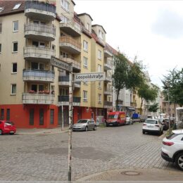 Kreuzung Emanuelstraße Leopoldstraße, rechts rein