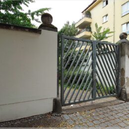 Schulhoftor