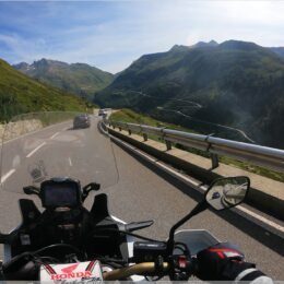da drüben geht es zum Furkapass
