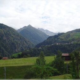 irgendwo dahinten gibt es den Piz Medel