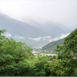 Blick vom Balkon mit vielen Wolken