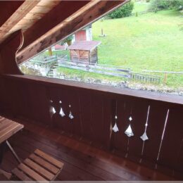 und Balkon