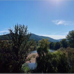 Blick auf die Eger am Schloss Klösterle