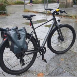 Cube Hyde One FE mit Gepacktaschen