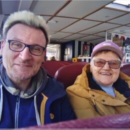 Wir fahren mit dem Schiff