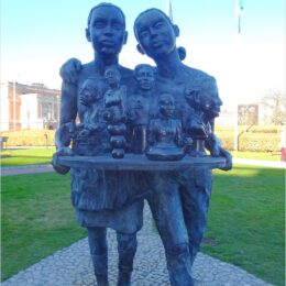 Denkmal zur Einführung des Frauenwahlrechts