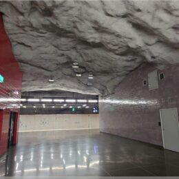 Universitetet T-bana