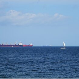 Schiffe auf der Ostsee vor Danzig