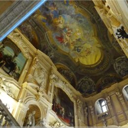 Große Treppe, Königlicher Palast