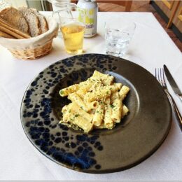 Vegane Carbonara mit klassischen Weizenmakkaroni von Senatore Cappelli