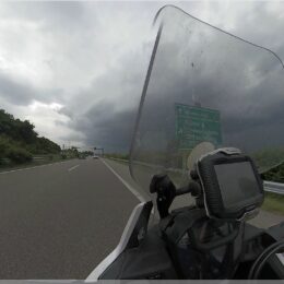 schwarze Wolken am Horizont