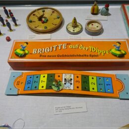 Brigitte auf der Wippe